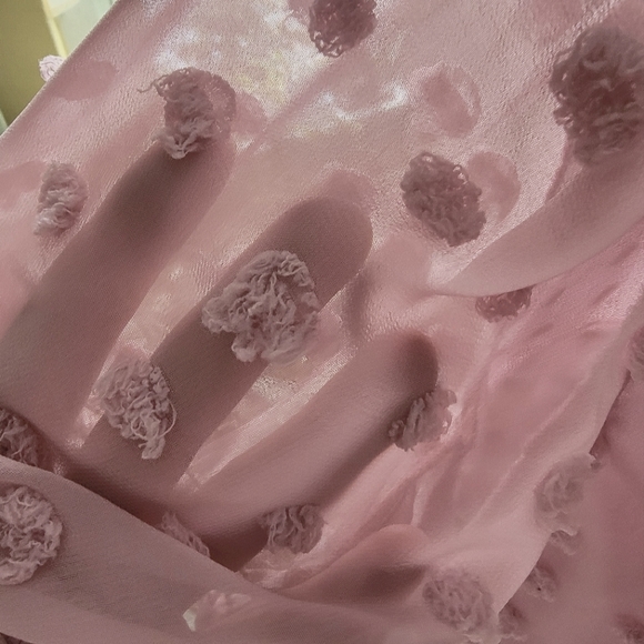 A sheer blousy one piece with texture - Picture 4 of 5